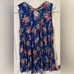 Umgee floral sleeveless top size 1X